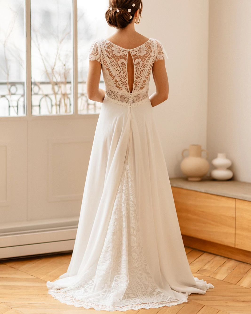 Vintage French Lace Wedding Dresses V Neck Cap Sleeve Boho Bridal Gowns Sweep Train A Line Beach Bride Dress Vestidos De Noiva