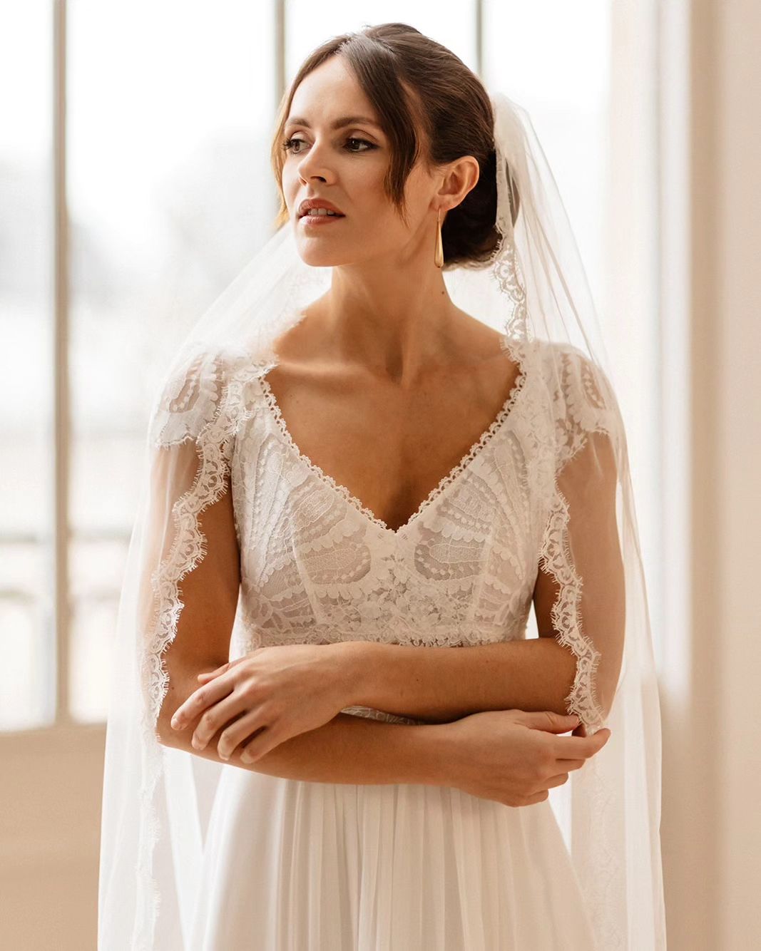 Vintage French Lace Wedding Dresses V Neck Cap Sleeve Boho Bridal Gowns Sweep Train A Line Beach Bride Dress Vestidos De Noiva