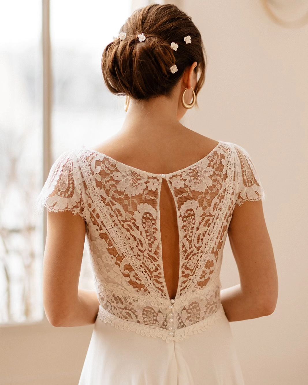 Vintage French Lace Wedding Dresses V Neck Cap Sleeve Boho Bridal Gowns Sweep Train A Line Beach Bride Dress Vestidos De Noiva