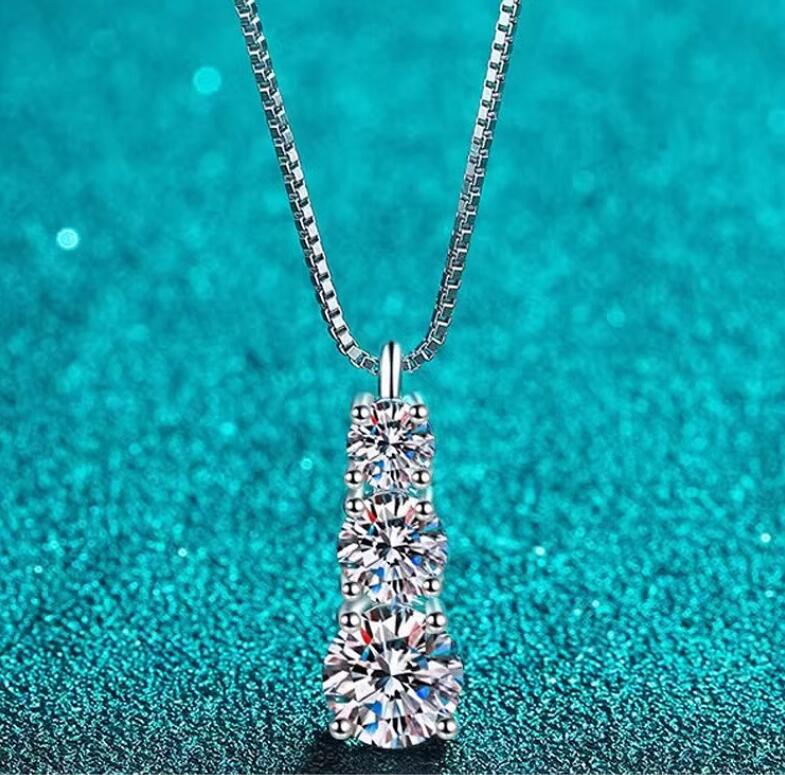 1.8CT Choucong Brand Moissanite Diamond Necklace for Woman Wedding Jewely Real 100% 925 Sterling Sliver 18k White Gold Three Stones Pendant Gift