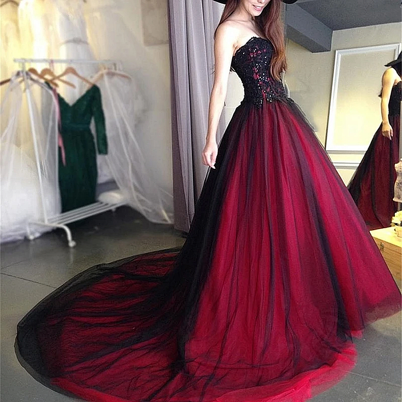 Vintage Dark Red And Black A Line Wedding Dress Lace Appliques Beaded Long Train Gothic Bride Gowns Sleeveless Sweetheart Women Formal Occasion Dresse