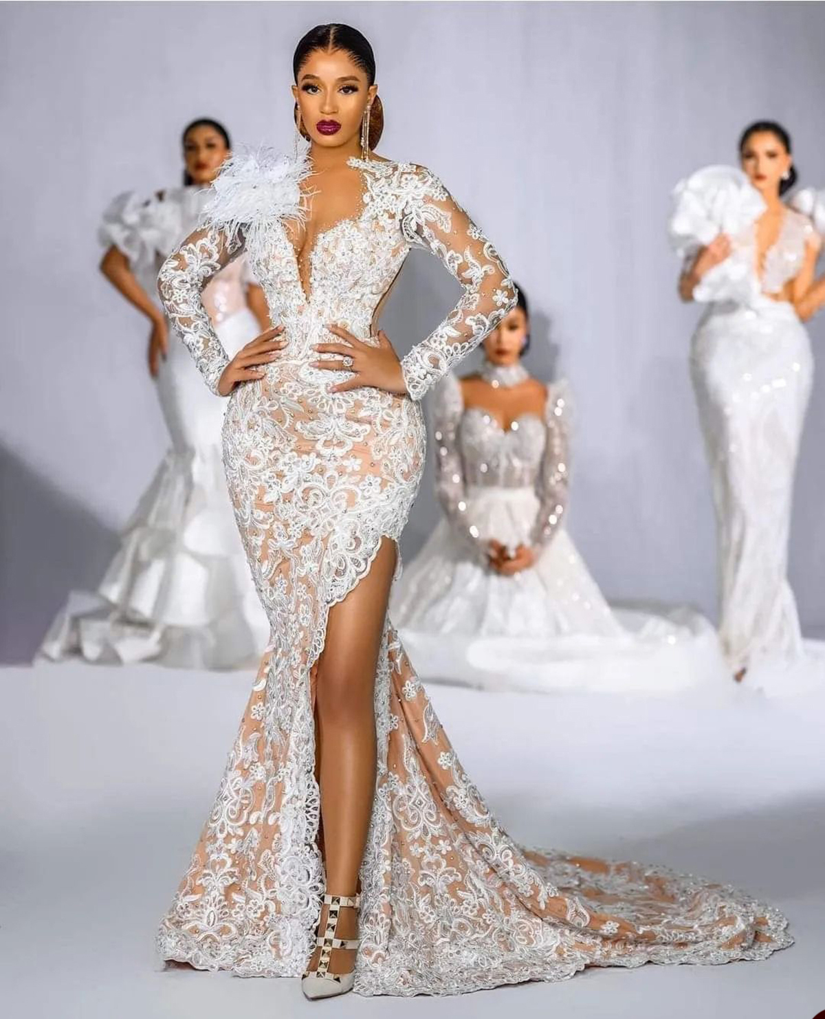 Glamorous Mermaid Wedding Dresses V-neck Long Sleeves Lace Pearls Feathers Zipper Court Gown Custom Made Plus Size Bridal Gown Vestidos De Novia