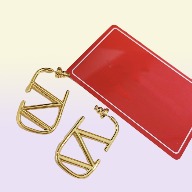 Fashion Designer Letter V Earrings pearl Stud Earring Women Tassel Love Internet Celebrity Earring Female Jewelry Luxury ad