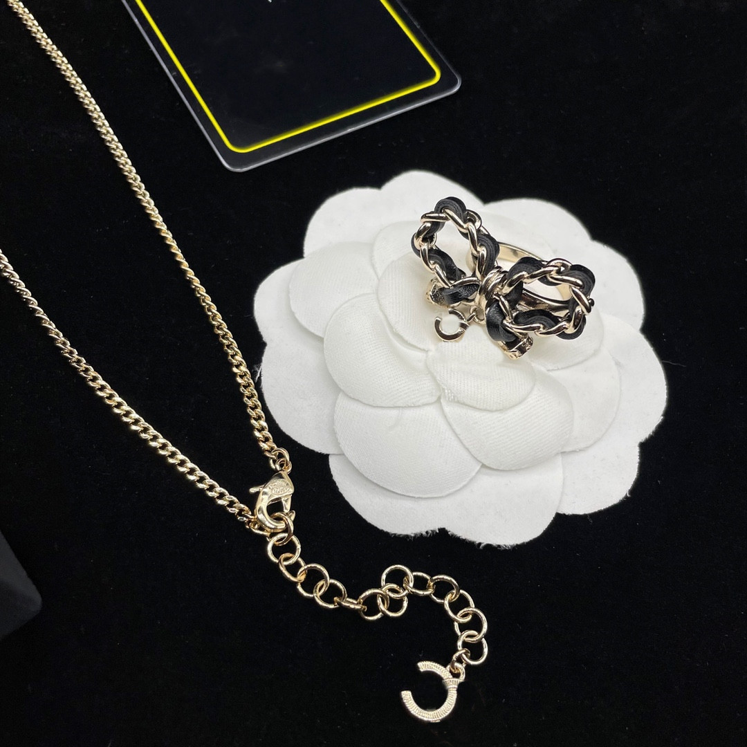 Gold Chain Necklace… - image