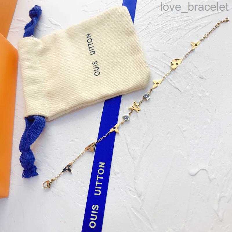 Style Bracelets Women Bangle Wristband Cuff Chain Designer Letter Jewelry Crystal Gold Plated Stainless steel Wedding Lovess