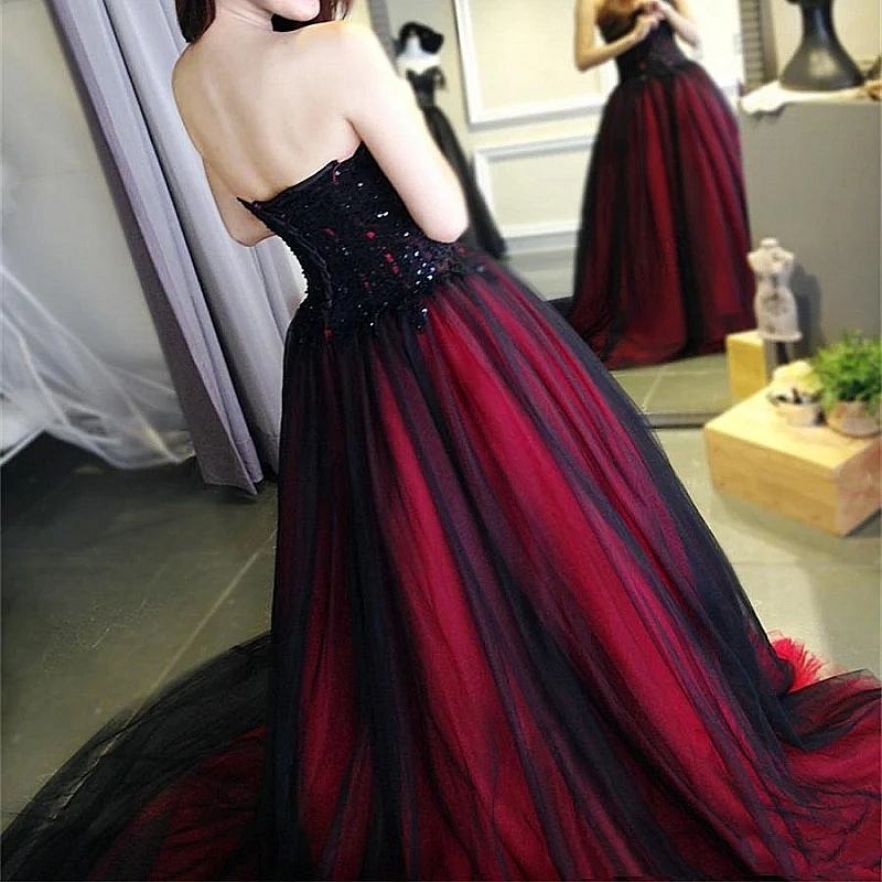 Vintage Dark Red And Black A Line Wedding Dress Lace Appliques Beaded Long Train Gothic Bride Gowns Sleeveless Sweetheart Women Formal Occasion Dresse