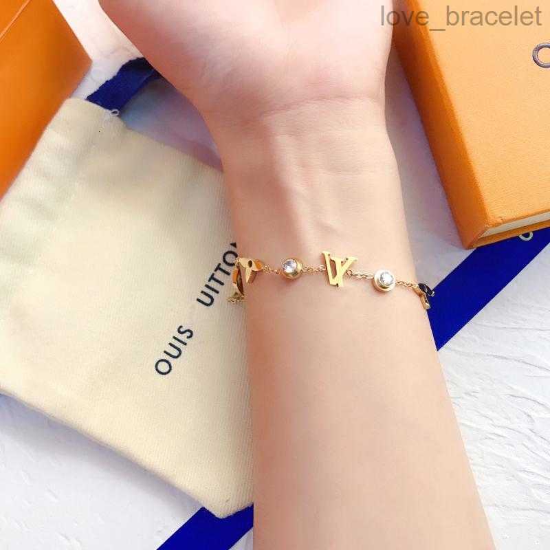 Style Bracelets Women Bangle Wristband Cuff Chain Designer Letter Jewelry Crystal Gold Plated Stainless steel Wedding Lovess