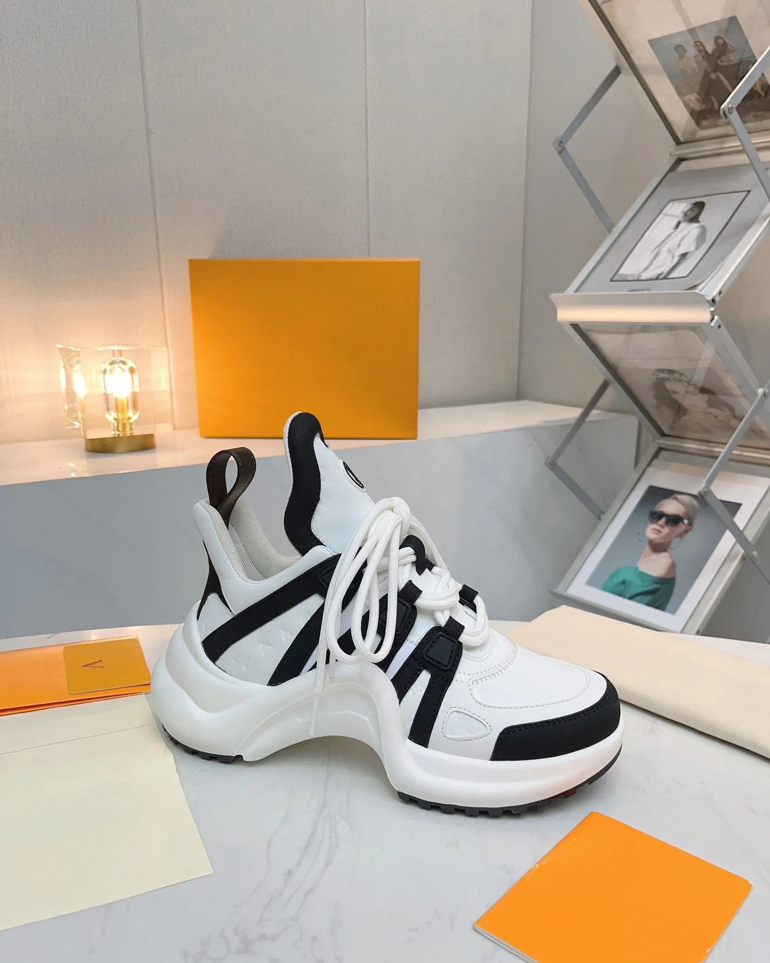 2025 sneakers Fashion Shoes Increasing Archlight Top Shoes Dad Sneakers Luxury Runner Trainer Woman Thick Platform Casual Flats Suede