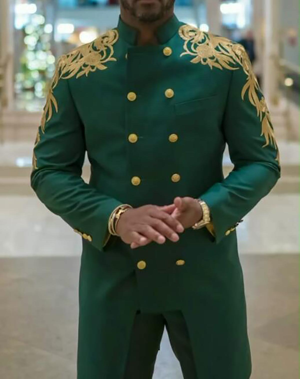 Green Groom Wedding Tuxedos Gold Appliques Stand Collar Double Breasted Mens Party Birthday Formal Wear 2 Pieces Pants Suits