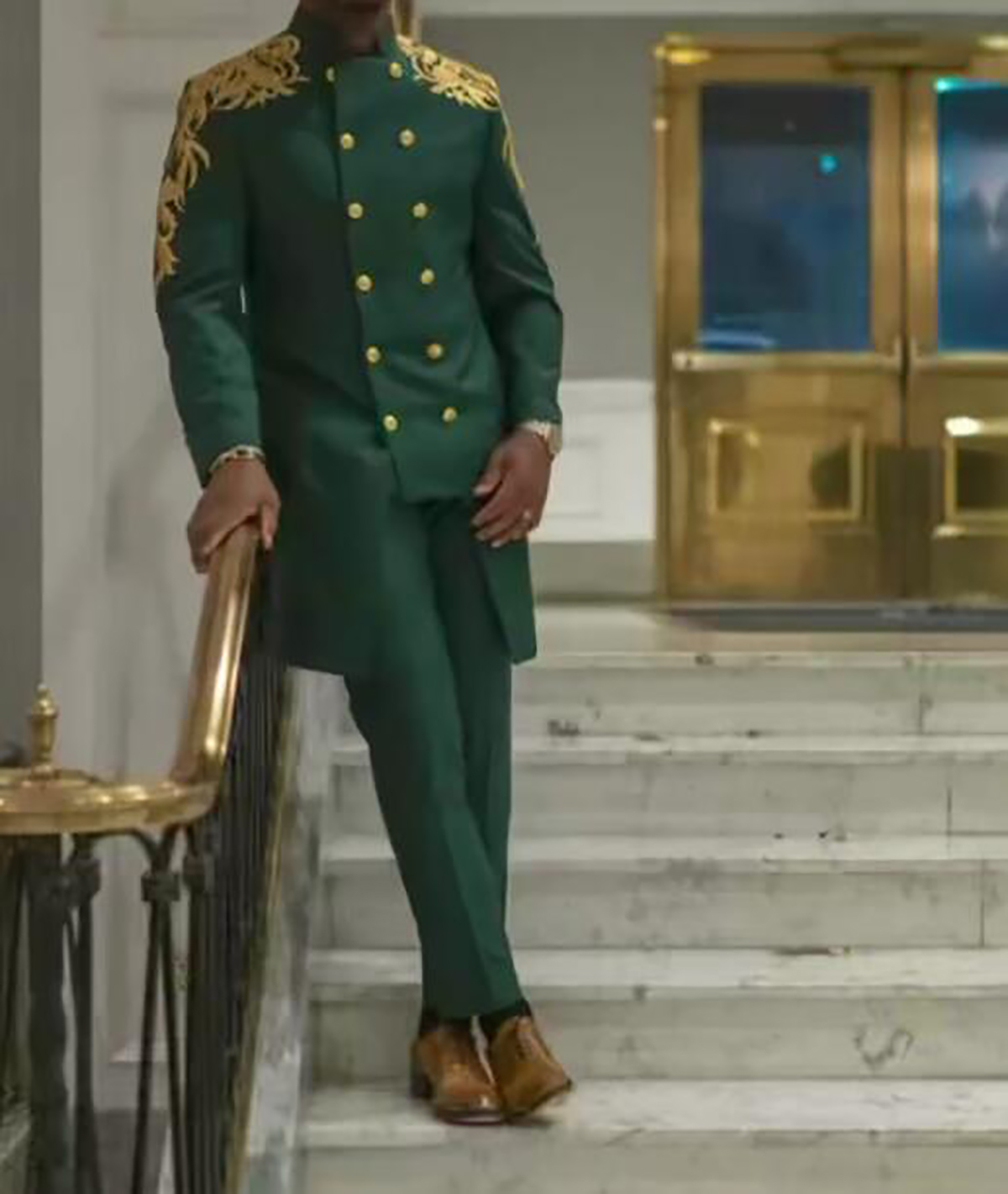 Green Groom Wedding Tuxedos Gold Appliques Stand Collar Double Breasted Mens Party Birthday Formal Wear 2 Pieces Pants Suits