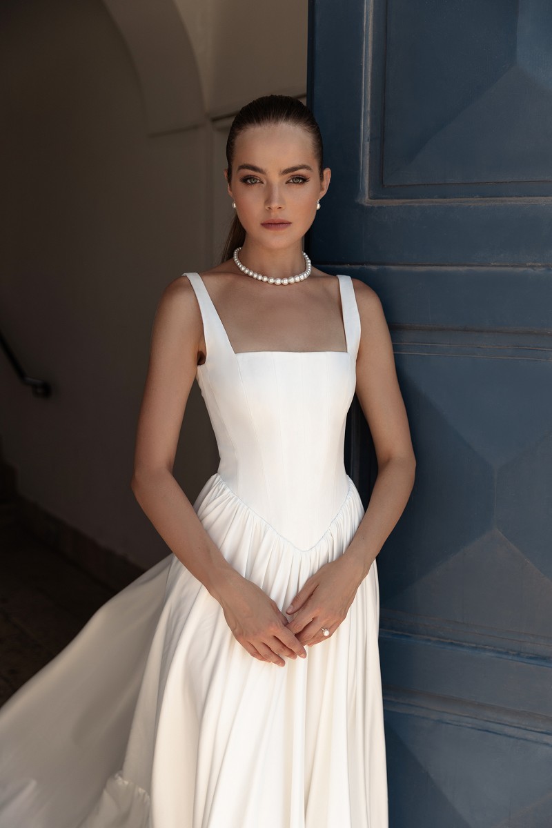 Vintage Ruffled Wedding Dresses Square Neckline Bridal Gowns Sleeveless A Line Long Train Satin Vestido De Novia