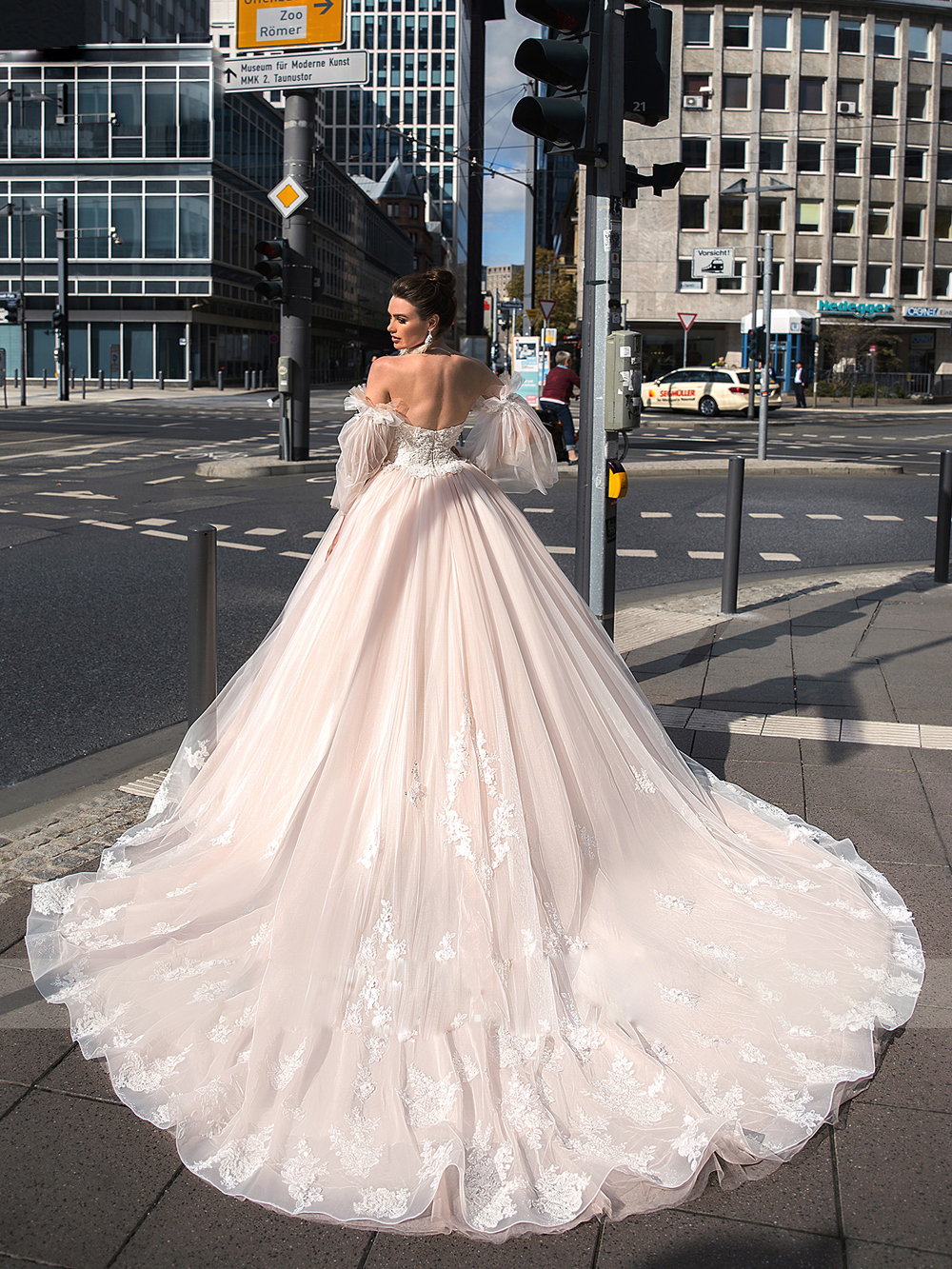 Romantic Ball Gown Wedding Dresses 2024 Sweetheart with Lace Appliques Beaded Bridal Dress Detachable Sleeve Tulle vestidos de novia