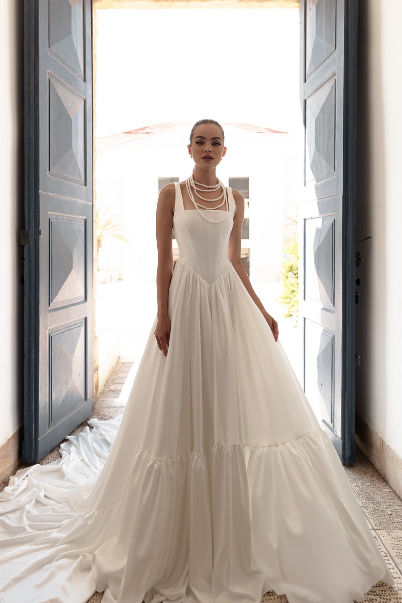 Vintage Ruffled Wedding Dresses Square Neckline Bridal Gowns Sleeveless A Line Long Train Satin Vestido De Novia