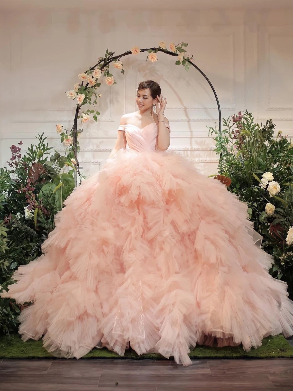 Ball Pink Gown Wedding Dress Off Shoulder Ruffled Tiered Fluffy Tulle Bridal Formal Gowns Robe De Mariage Vestido De Noivas s