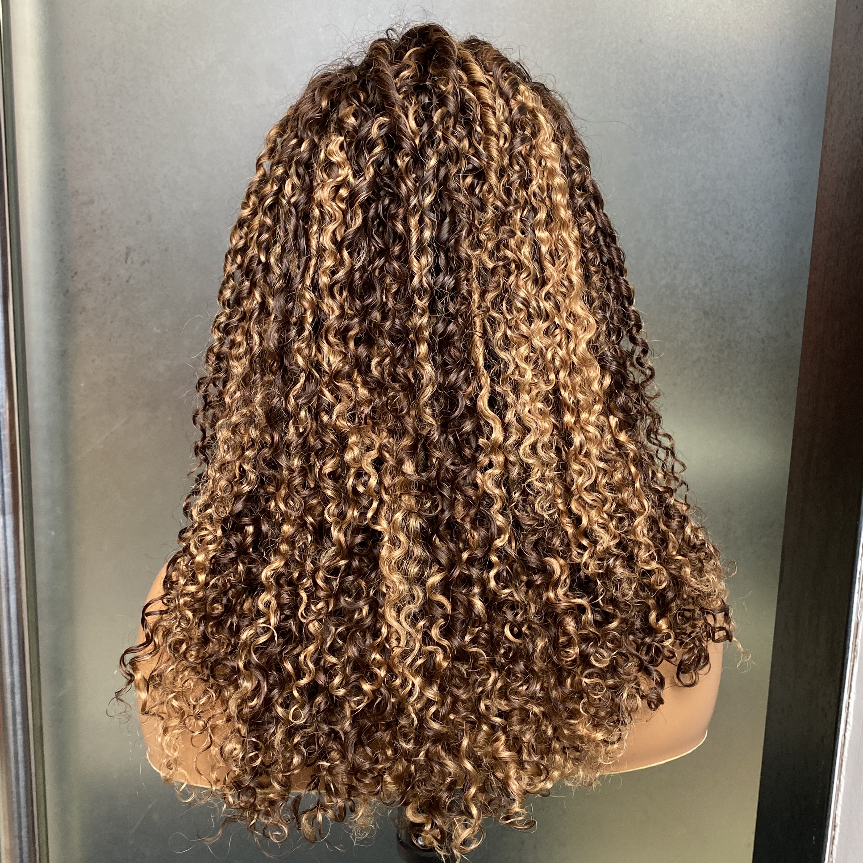 Wholesale Brazilian Peruvian 14 Inch P4/27 100% Raw Virgin Remy Human Hair Fumi Curly 13x4 Transparent Lace Wig