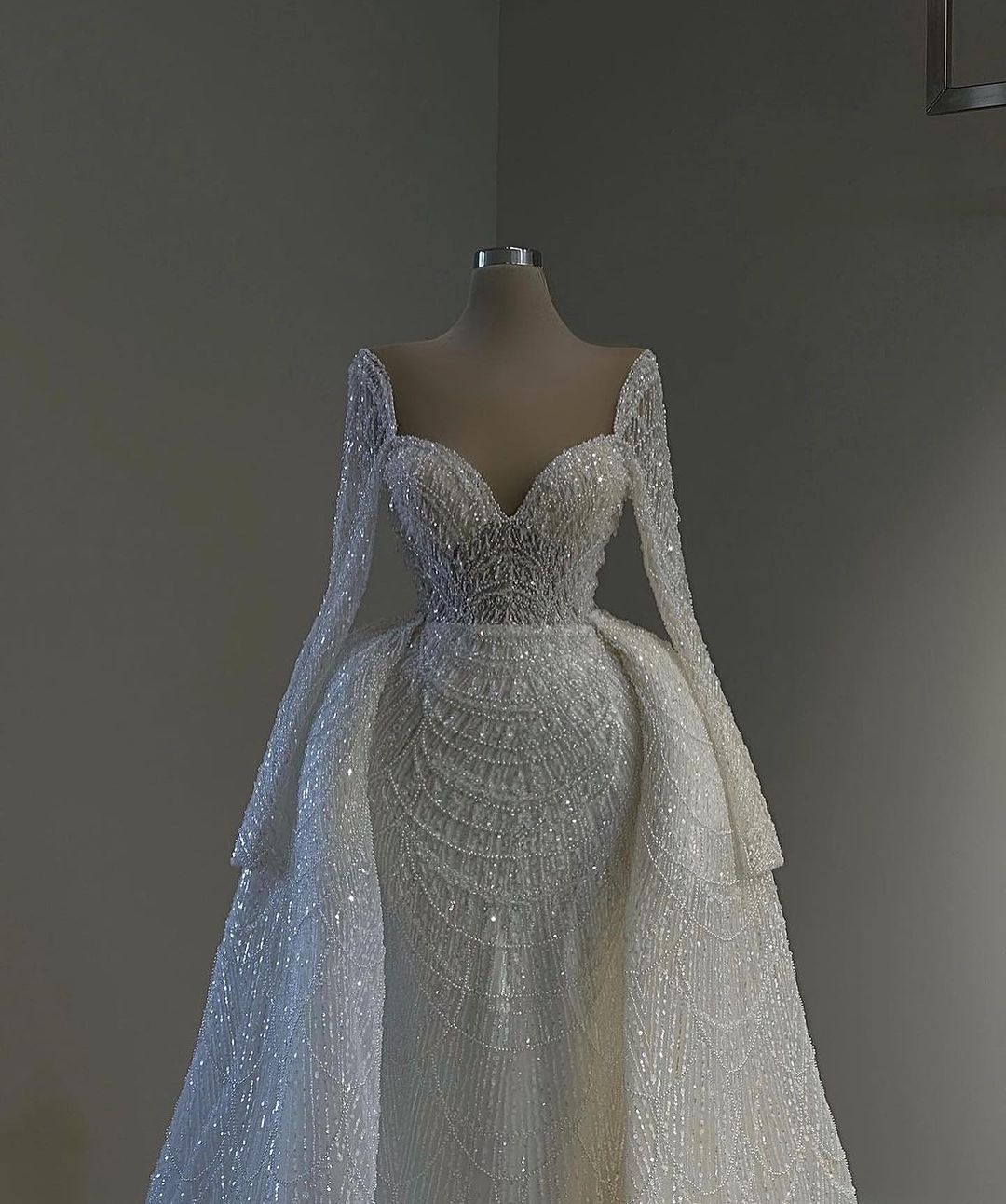 Gorgeous Mermaid Wedding Detachable Train Pearls Sequins Bridal Gowns Beaded Long Sleeve Bride Dresses Custom Made