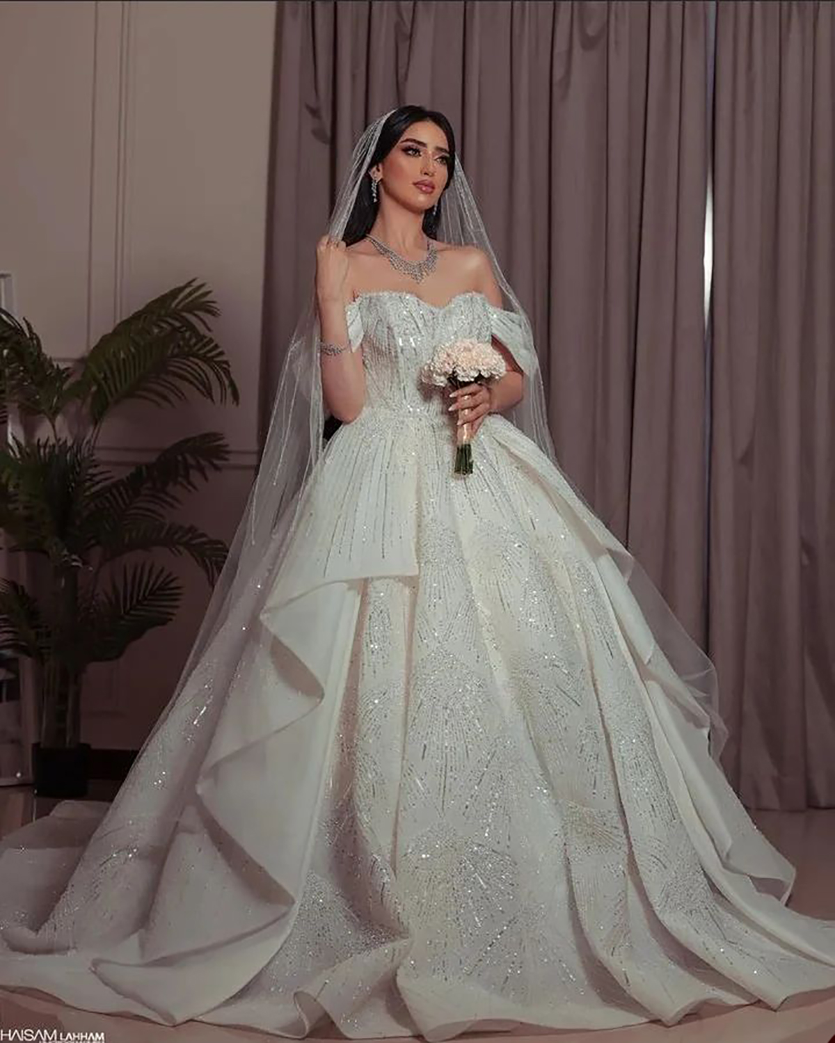 Glamorous Sequins Princess Wedding Dresses Off Shoulder Bridal Ball Gowns Short Sleeve Bride Dresses Custom Made Plus Size