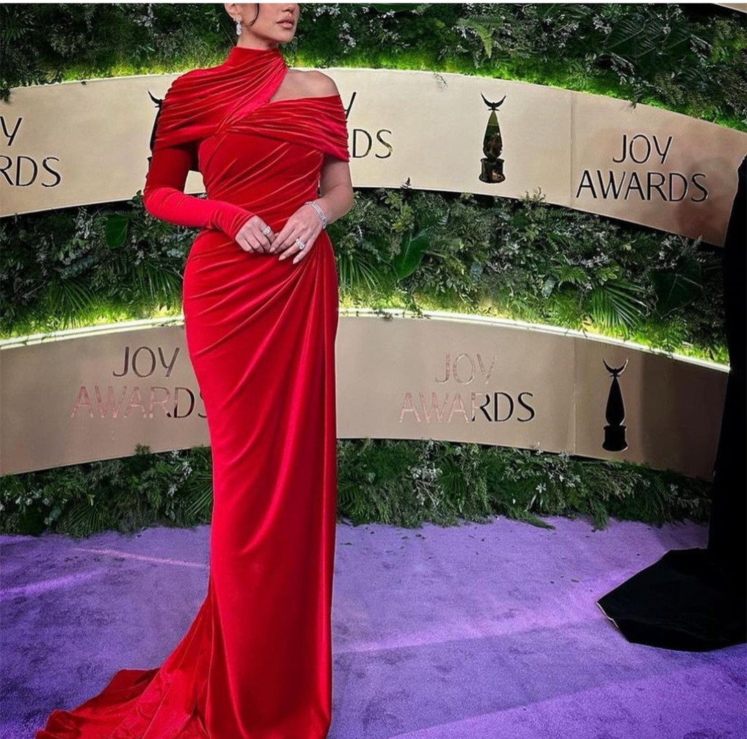 Elegant Long Red Velvet Evening Dresses with Slit Mermaid Celebrity Dresses One Shoulder Robe De Soiree Watteau Train Zipper Back Pleated Formal Gowns