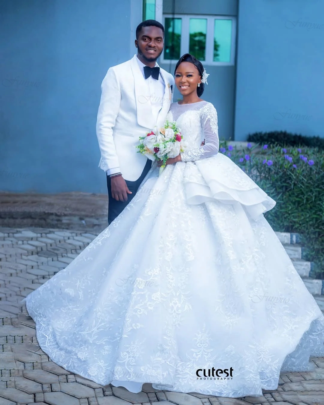 African Gorgeous Wedding Dress Scoop Lace Appliques Beads Sequins Ball Gown Bridal Formal Gowns New Arrival Robe De Mariage Vestido De Noivas s