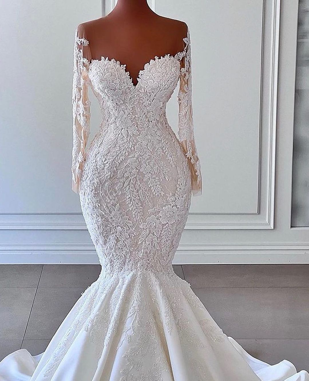 Simple Mermaid Wedding Dresses Lace Appliques Bridal Gowns Long Sleeves Sheer Neck Custom Made Backless Bride Dress