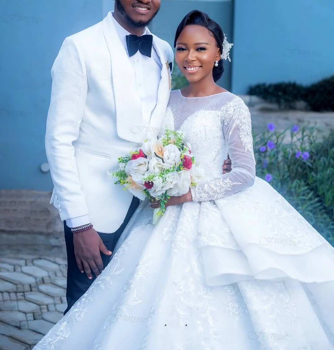 African Gorgeous Wedding Dress Scoop Lace Appliques Beads Sequins Ball Gown Bridal Formal Gowns New Arrival Robe De Mariage Vestido De Noivas s