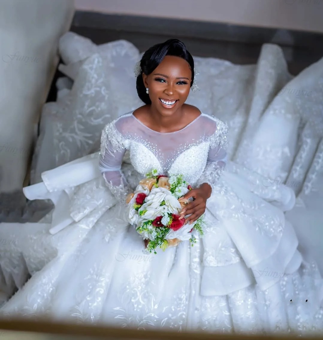 African Gorgeous Wedding Dress Scoop Lace Appliques Beads Sequins Ball Gown Bridal Formal Gowns New Arrival Robe De Mariage Vestido De Noivas s