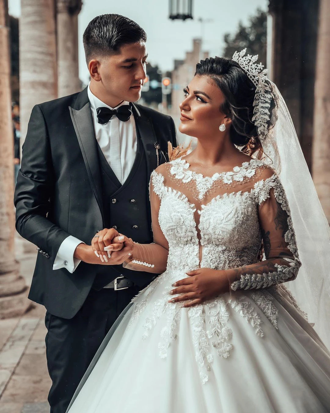 Gorgeous Dubai Arabic Ball Gown Wedding Dresses Lace Appliques Long Sleeves Sheer Crew Neck Ivory Bridal Gowns Chapel Train Country Boho Bride Dress 2