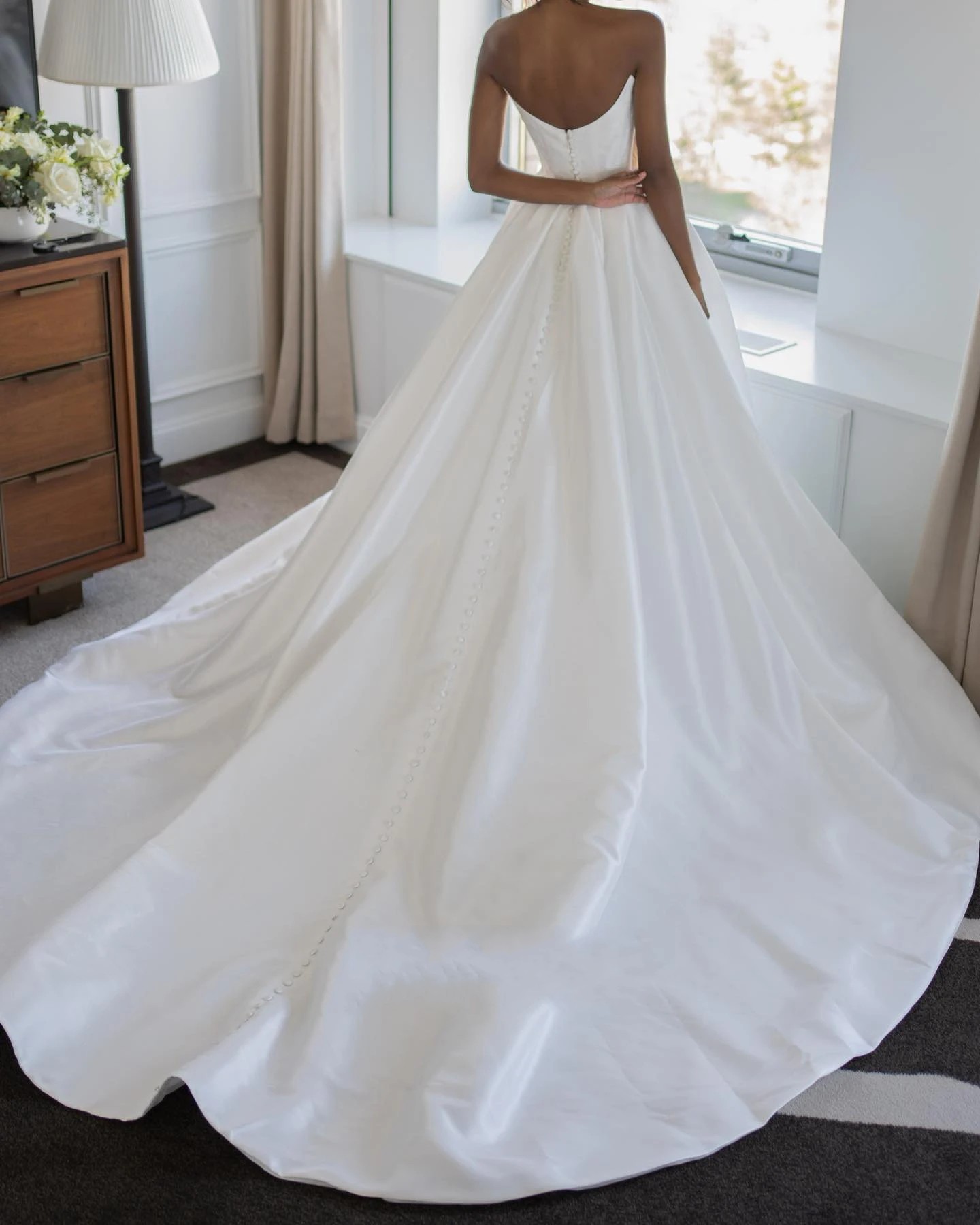 High Quality Satin Wedding Dress 2024 Sweetheart High Slit Buttons Back A-line Court Train Princess Dubai Bride Gowns Vestido De Novia
