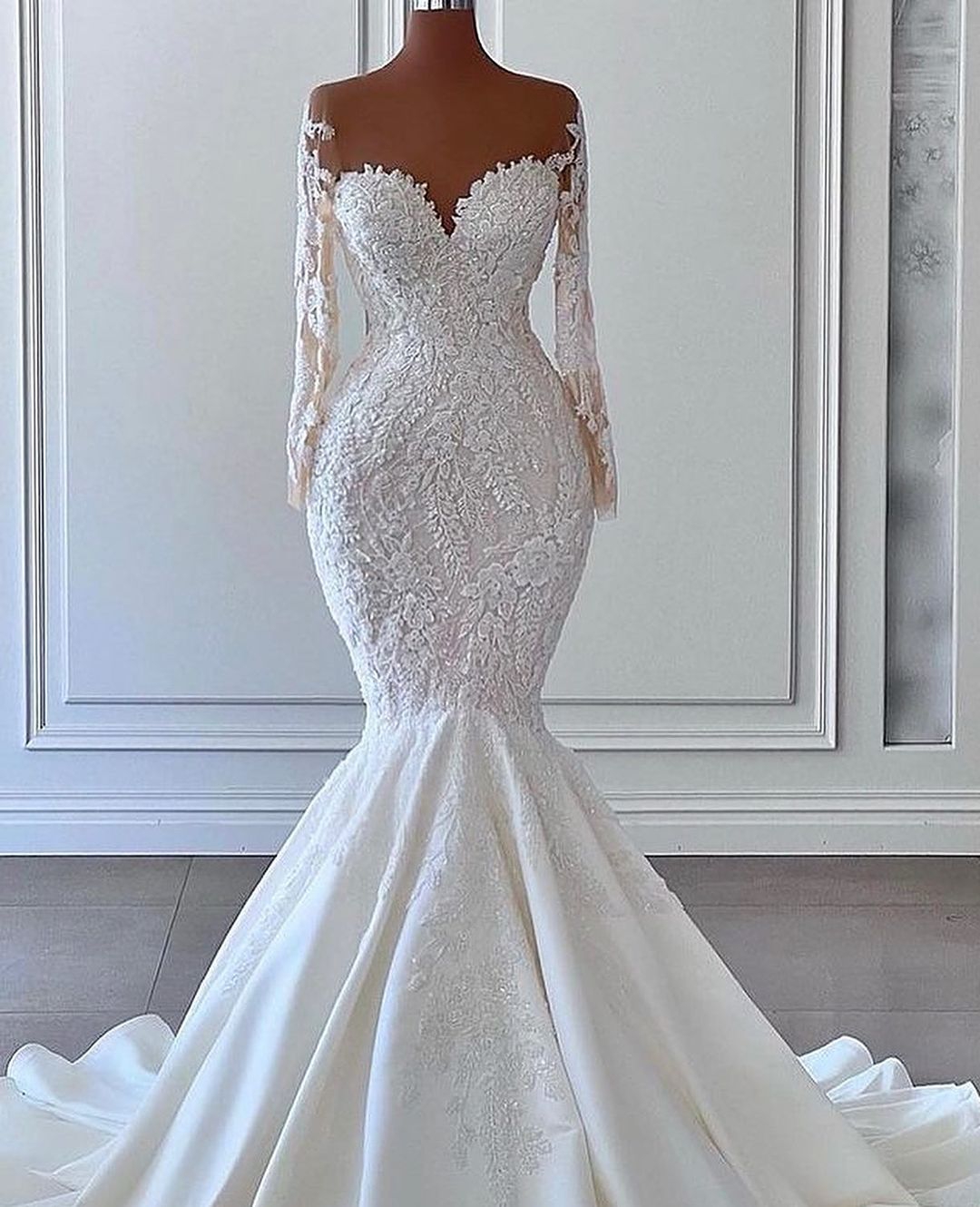 Simple Mermaid Wedding Dresses Lace Appliques Bridal Gowns Long Sleeves Sheer Neck Custom Made Backless Bride Dress