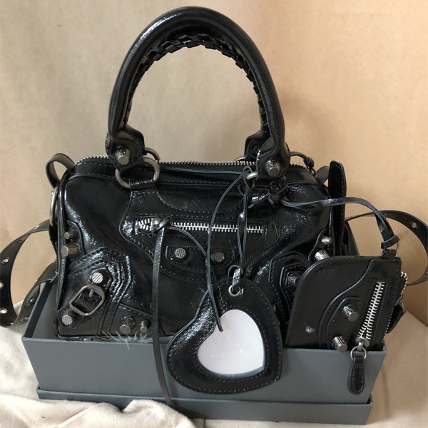 Women Designer Tote Le Cagole Crescent Underarm Bag Designer Bag Women Tote Bags Attaches Crossbody Shopping Beach Famous Totes Shoulders Purse Genuine Handbags