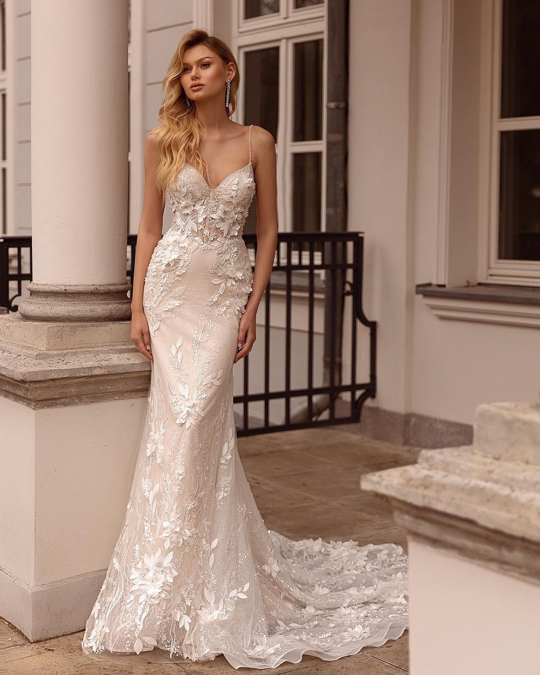 Fancy 3D-Floral Appliques Mermaid Wedding Dresses Spaghetti Straps Bridal Gowns Backless Custom Made Plus Size Bride Dress