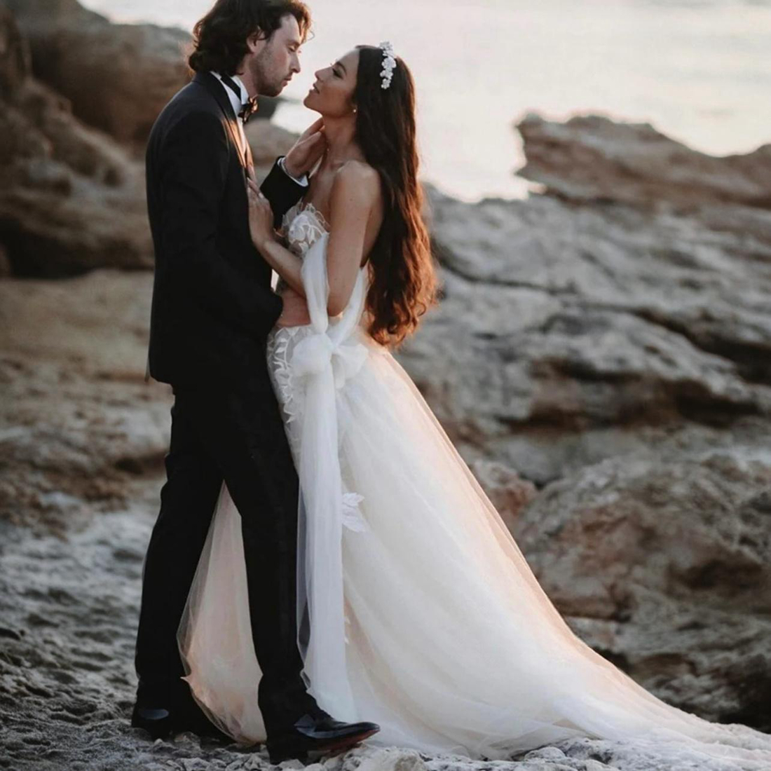 R&W A e Wedding Dresses Off Shoulder 3D wers Appliqued Lace Beaded Draped Bridal Dress Bride Tiered Tulle Marriage for African Arabic Black Women D138