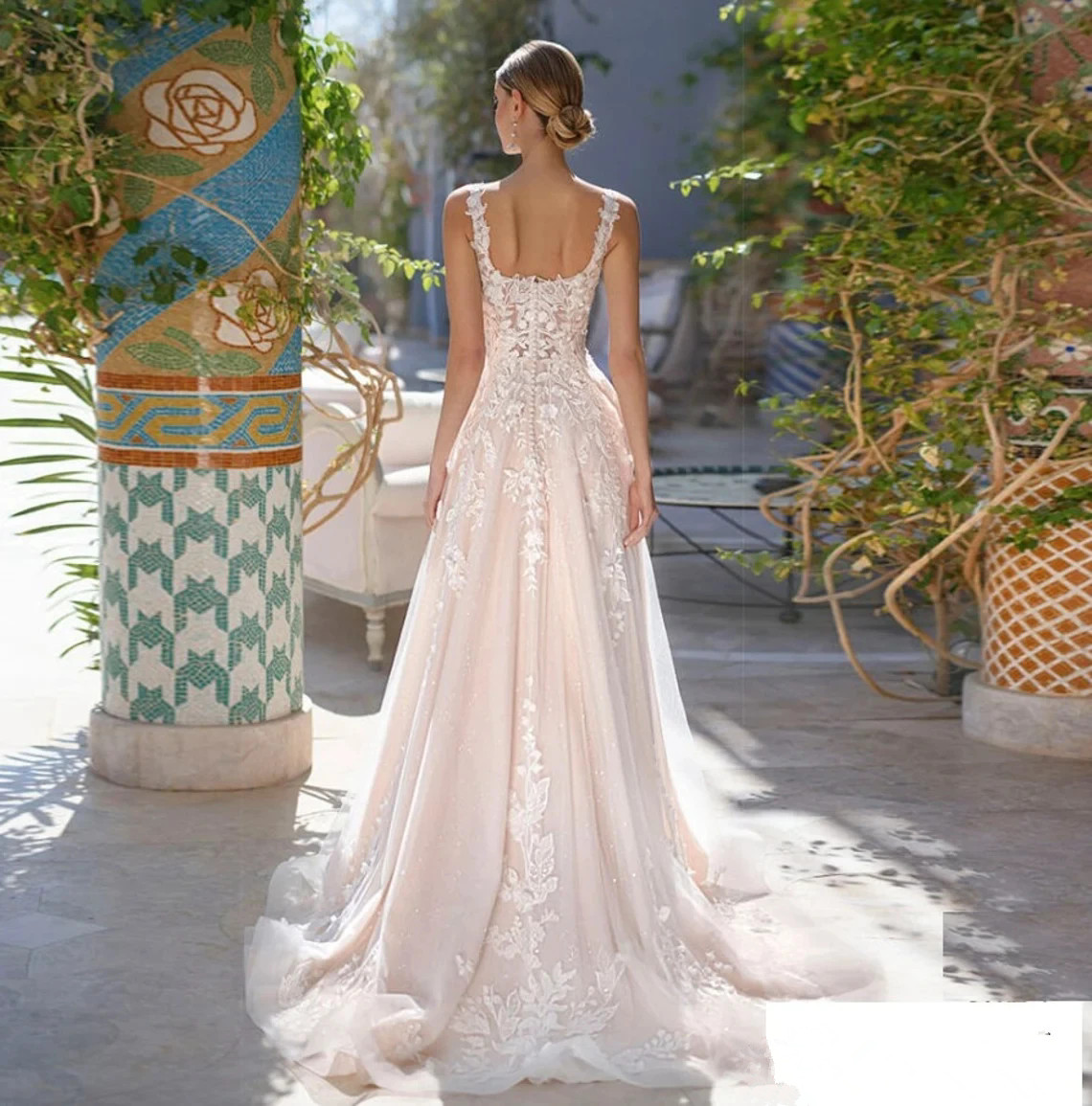 Floral Champgne Sleeveless Wedding Dress Sexy Backless Appliques Chic A-Line Court Train Princess Bridal Gowns Custom Made