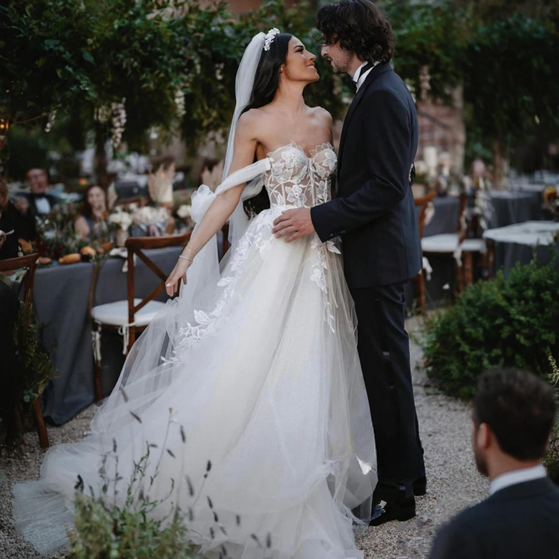 R&W A e Wedding Dresses Off Shoulder 3D wers Appliqued Lace Beaded Draped Bridal Dress Bride Tiered Tulle Marriage for African Arabic Black Women D138