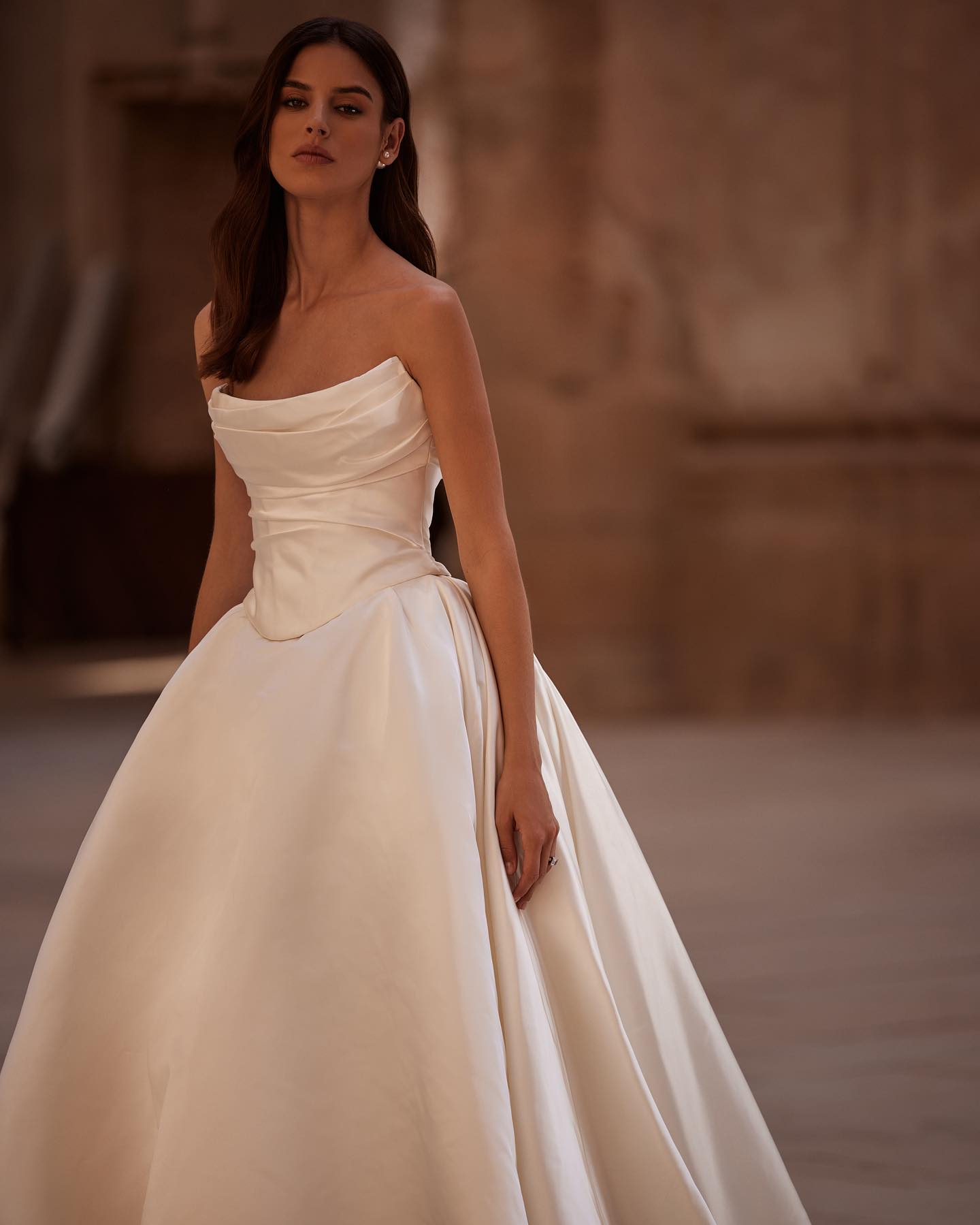 Milla Nova A Line Dress Strapless Satin Backless Wedding Dresses Pleats Vestidos De Novia Sweep Train Designer Bridal Gowns 0515