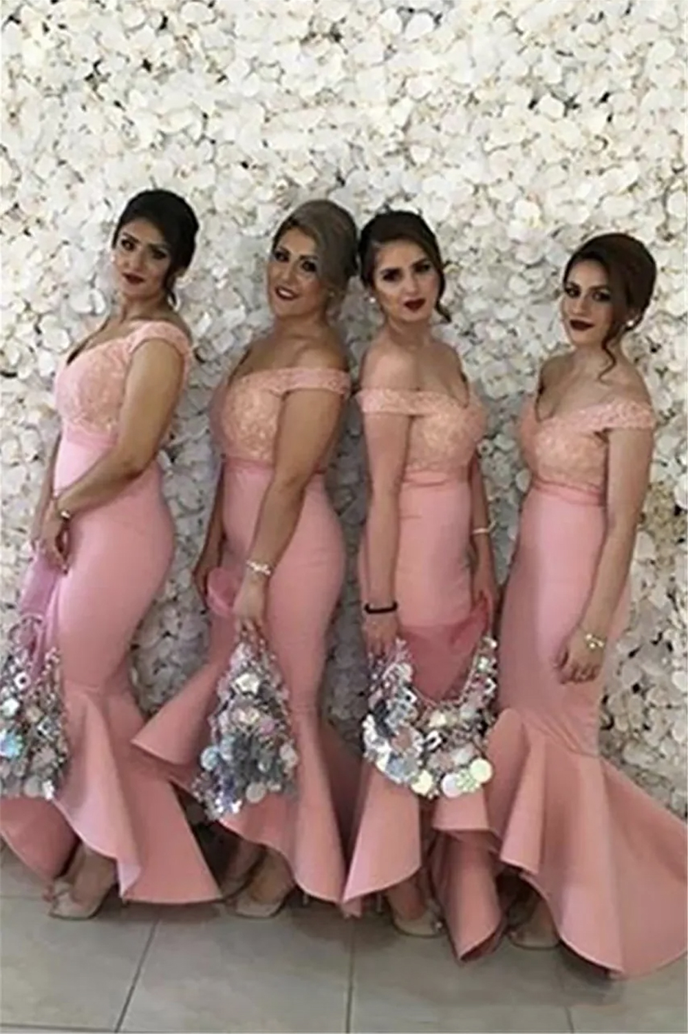 2024 New Arabic Bridesmaids Dresses Sweetheart Off Shoulders Backless Lace Bodice High Low Dubai Ruffle Skirt Maid of the Honor Dresses