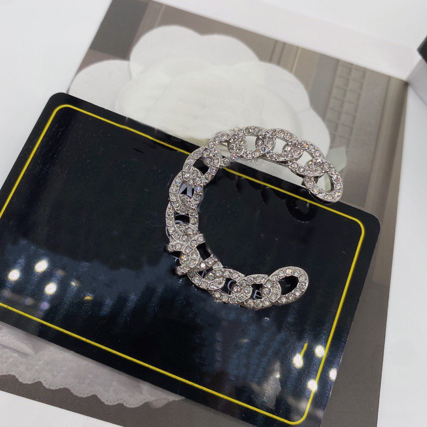 Silver Letter Design Brooch Diamond Brooch For Woman Wild Brooches Accessories Supply