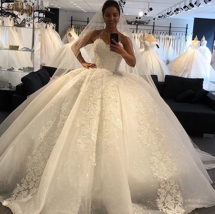 Designer New Ball Gown Wedding Dress Sweetheart Beading Lace Appliques Tulle Bridal Gowns Bride Dresses Customed Vestido De Noivas s es