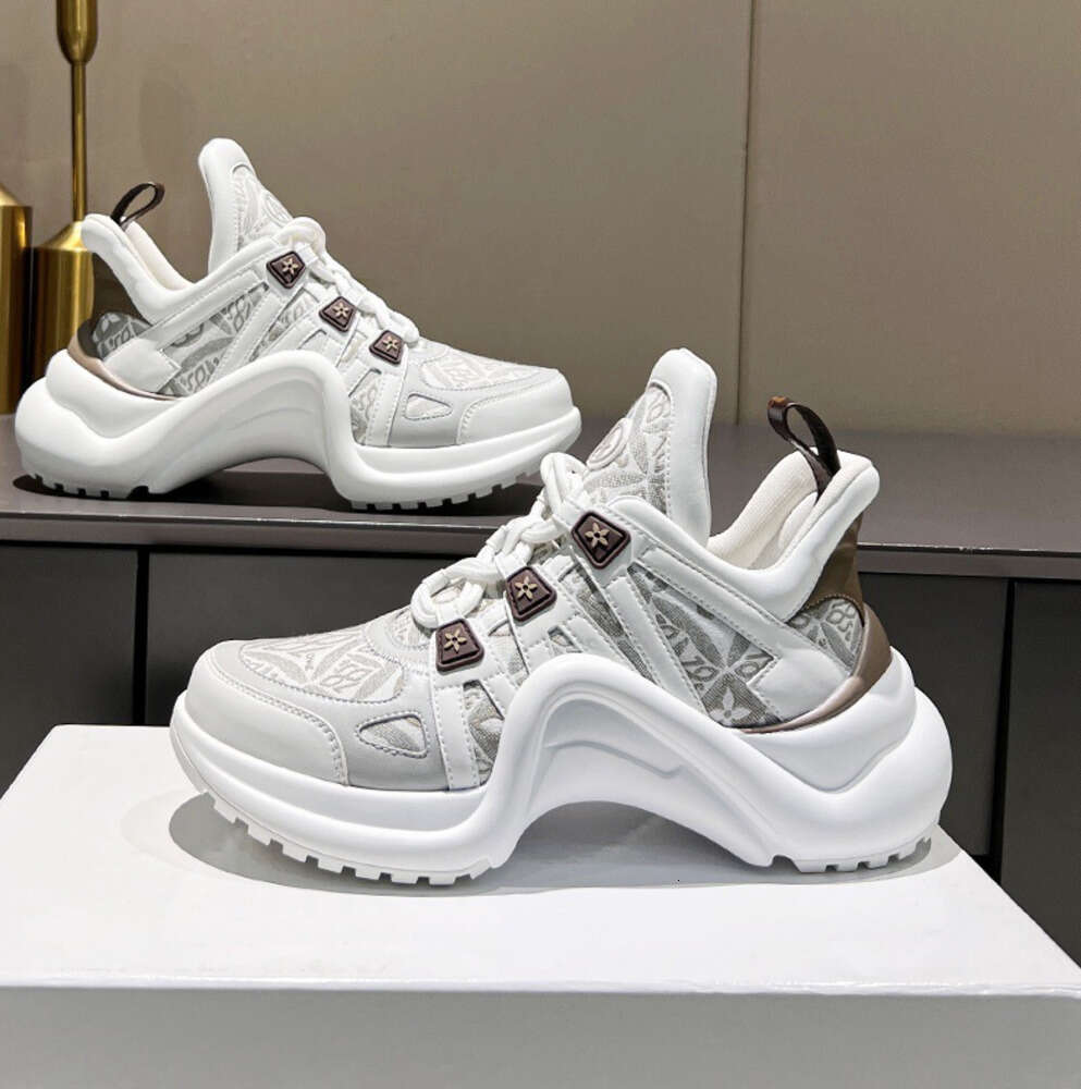 Embroidered arched dad shoes for women's 2024 new leather sponge cake thick soles with increased lace up casual sports High Quality Shoes