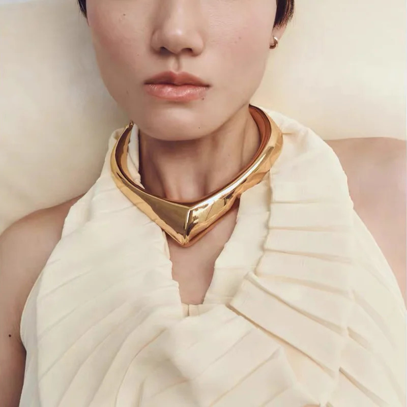 XIALUOKE Irregular Metal Cuff Torques Choker For Women Europe American Style Personality Necklace Catwalk Jewelry Accessories 240125