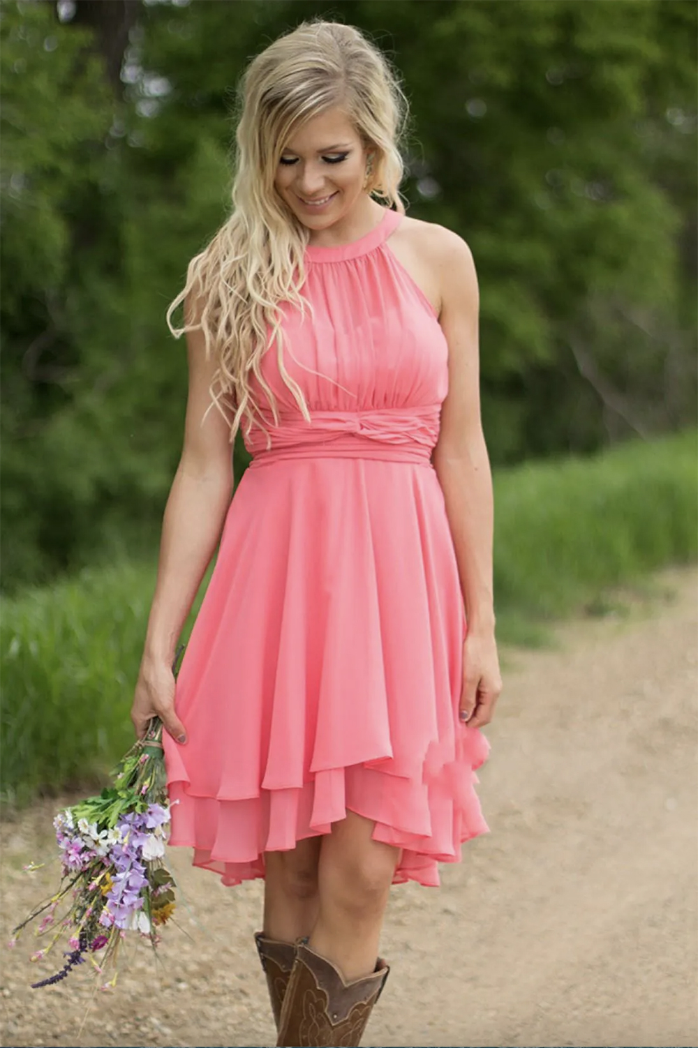 2024 Cheap Country Coral Bridesmaid Dresses Jewel Neck Chiffon Knee Length Wedding Guest Wear Party Dresses Maid of Honor Gowns Under