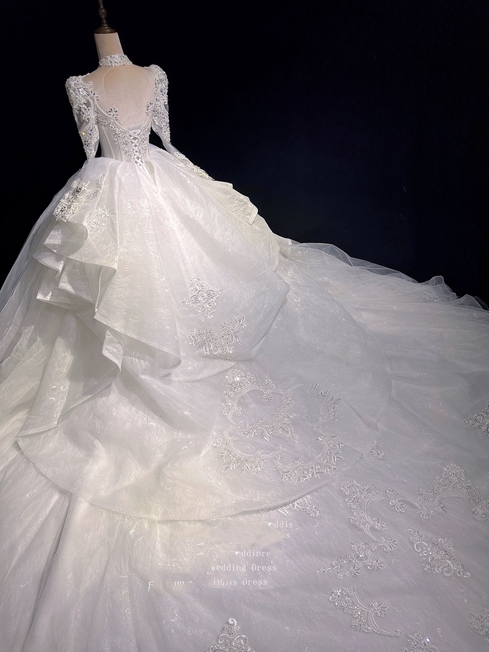 A E Arabic Dresses New Designer Top Quality Ball Gorgeous Sweep Train Crystals Pearls Beaded Wedding Gowns Lace Appliques Bridal Gown Ppliques 6660306