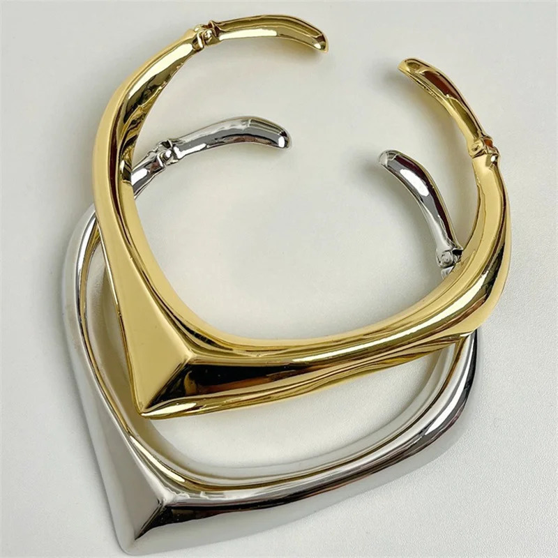 XIALUOKE Irregular Metal Cuff Torques Choker For Women Europe American Style Personality Necklace Catwalk Jewelry Accessories 240125