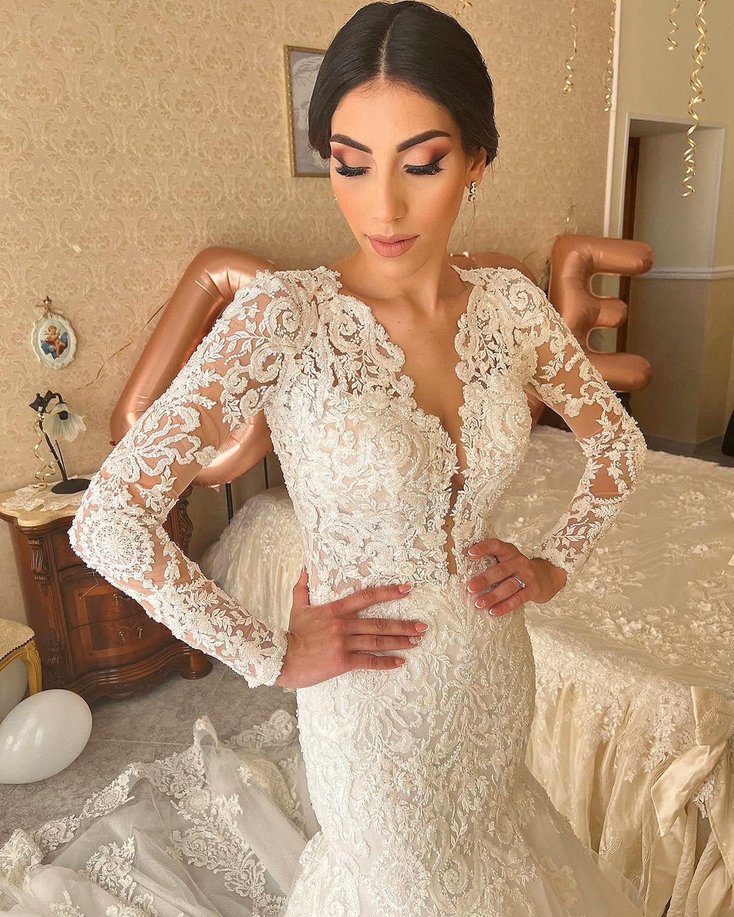 Gorgeous Mermaid Lace Wedding Dresses Deep V Neck Appliques Long Sleeve Bridal Gowns Sweep Train 2024 robes de mariee