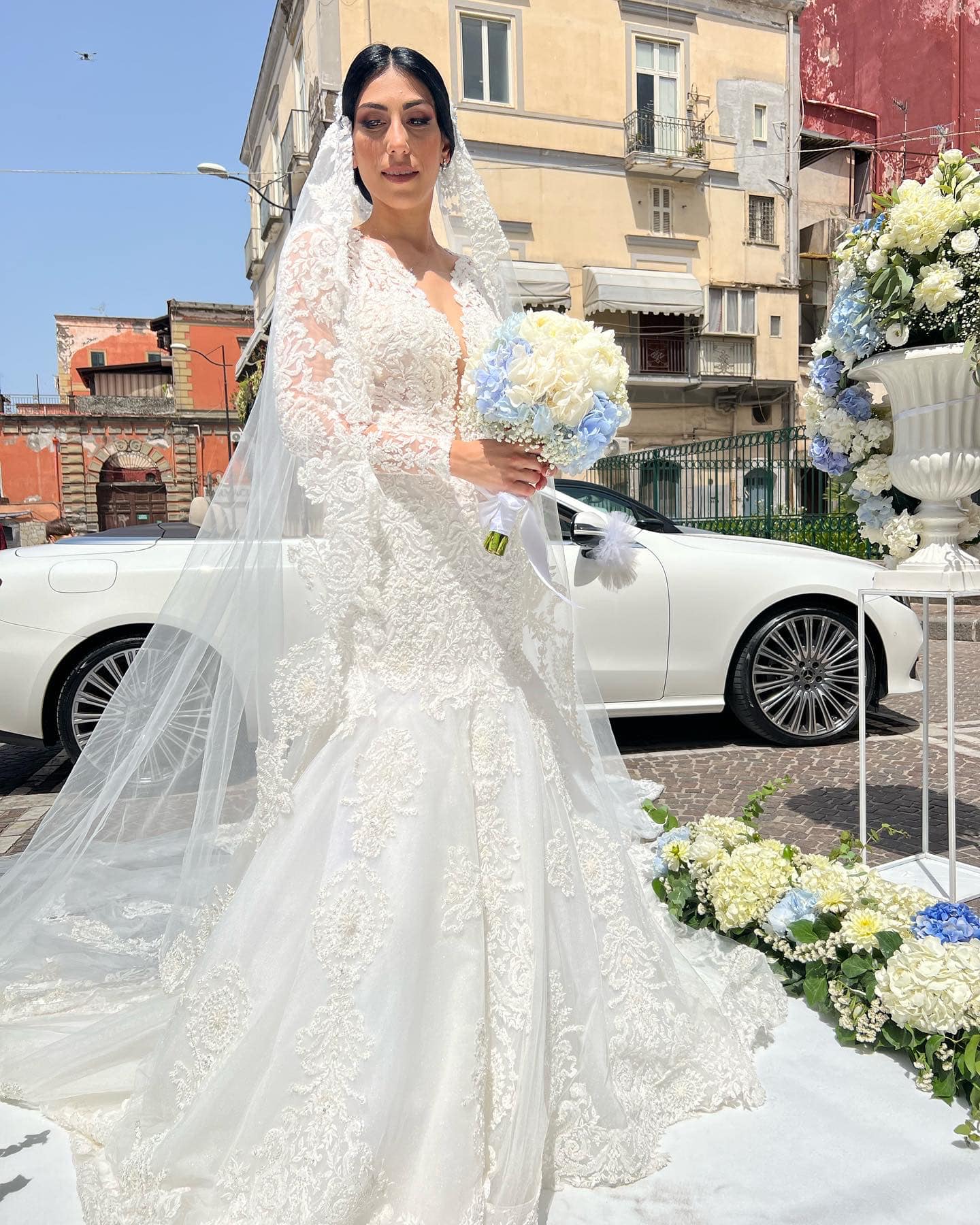 Gorgeous Mermaid Lace Wedding Dresses Deep V Neck Appliques Long Sleeve Bridal Gowns Sweep Train 2024 robes de mariee