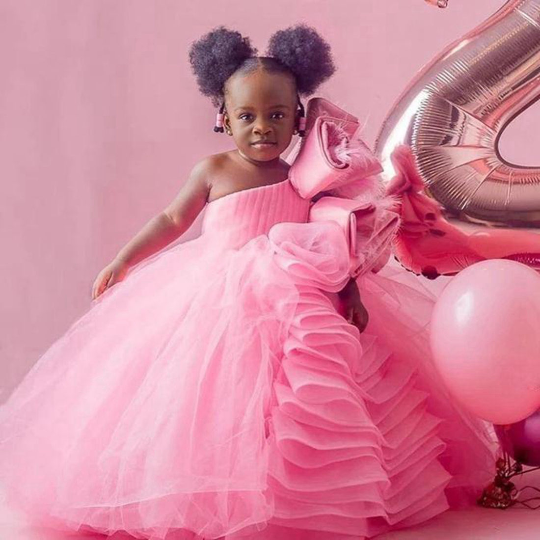 African Pink Flower Girl Dresses One Shoulder Tiered Tulle Organza Flowergirl Dresses Feather Decorated Tiered Tulle Girls Birthday Party Gowns for Bl