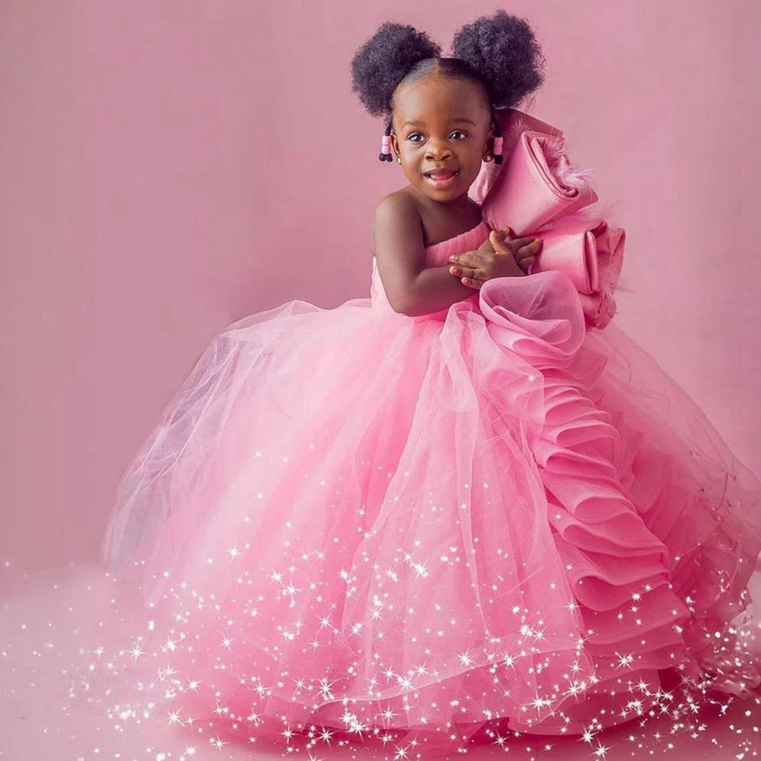African Pink Flower Girl Dresses One Shoulder Tiered Tulle Organza Flowergirl Dresses Feather Decorated Tiered Tulle Girls Birthday Party Gowns for Bl
