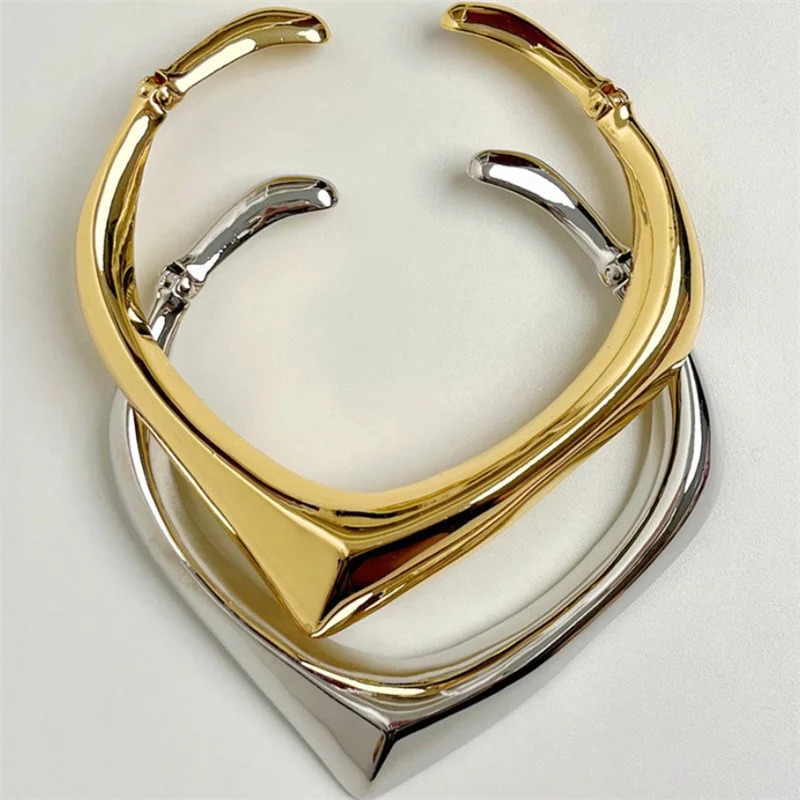 XIALUOKE Irregular Metal Cuff Torques Choker For Women Europe American Style Personality Necklace Catwalk Jewelry Accessories 240125