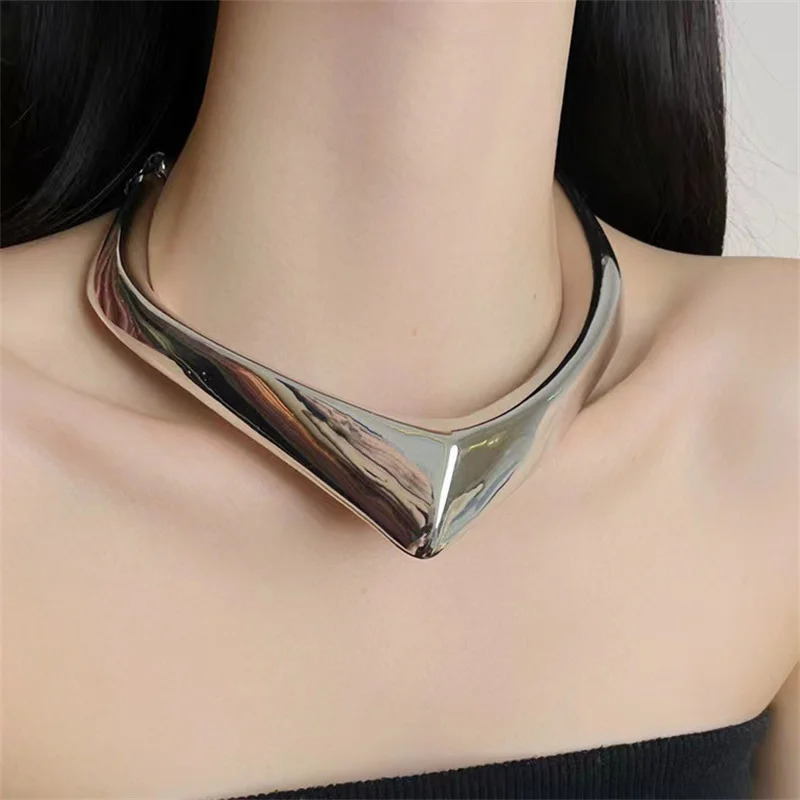 XIALUOKE Irregular Metal Cuff Torques Choker For Women Europe American Style Personality Necklace Catwalk Jewelry Accessories 240125