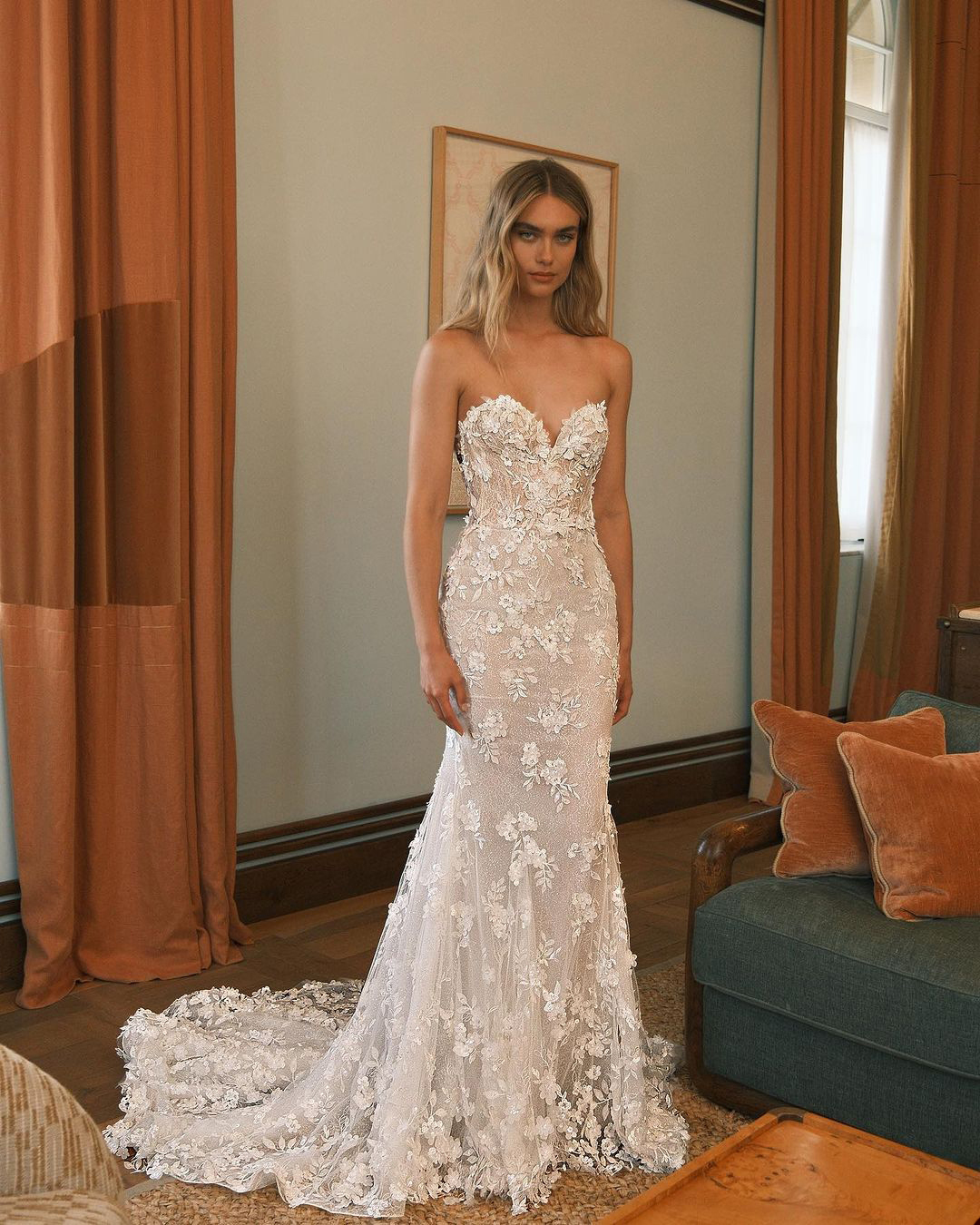 Lace Mermaid Elegant Wedding Dresses 3D-ral Appliques Strapless Bridal Gowns Custom Made Sweep Train Bride Dress Plus Size